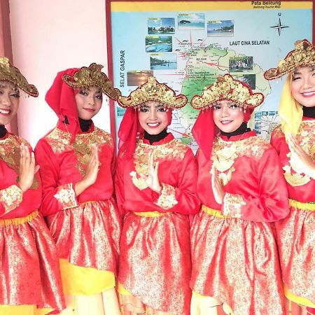 Апартаменты Belitung Backpacker Танджунгпандан Экстерьер фото