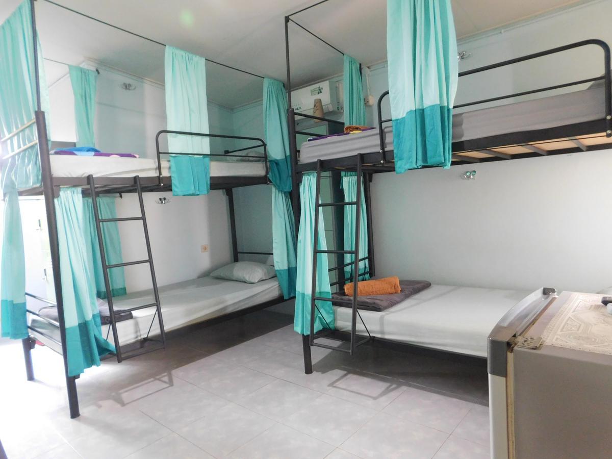 Апартаменты Belitung Backpacker Танджунгпандан Экстерьер фото