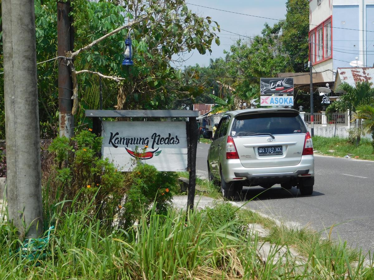 Апартаменты Belitung Backpacker Танджунгпандан Экстерьер фото