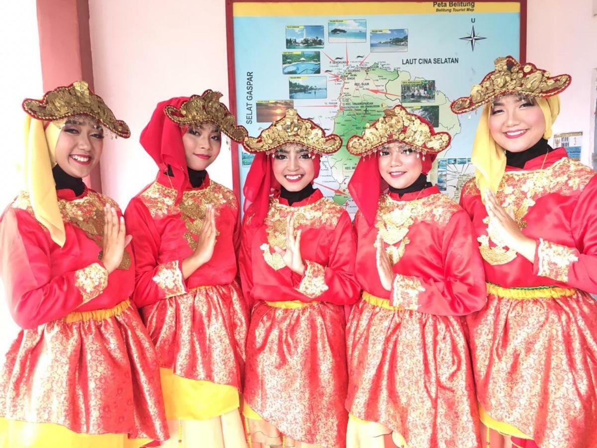Апартаменты Belitung Backpacker Танджунгпандан Экстерьер фото